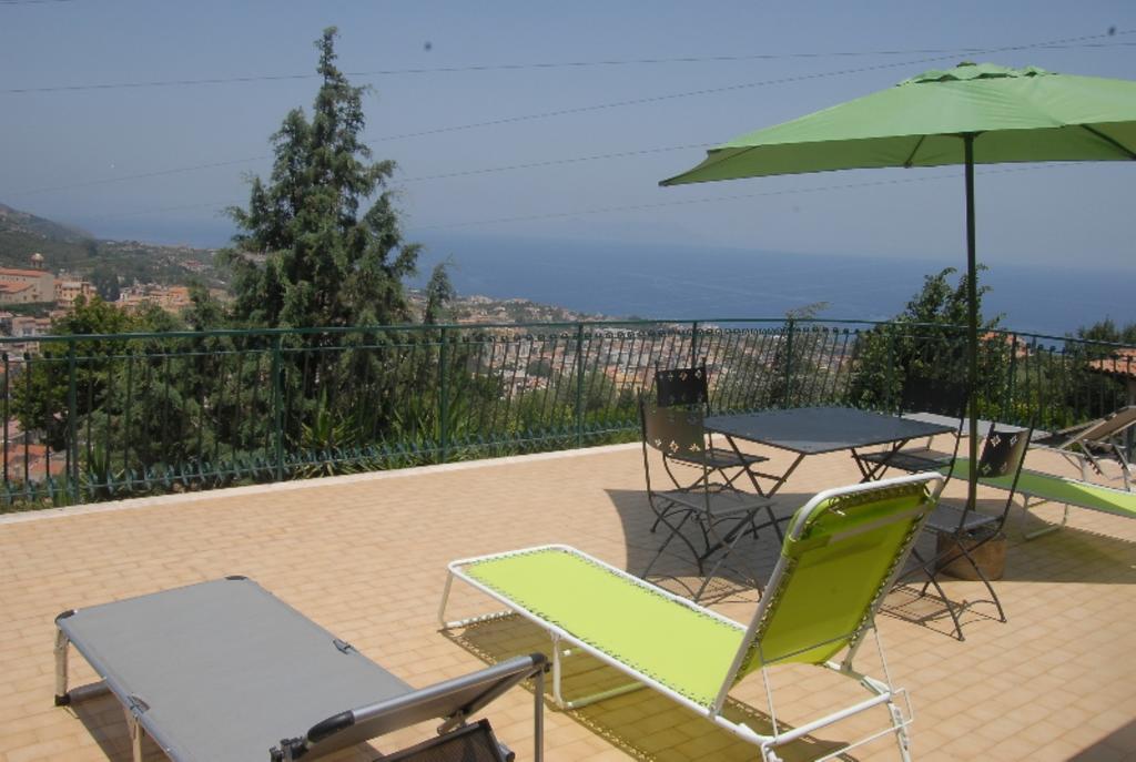 B&B Villa Zia Febronia Patti Εξωτερικό φωτογραφία